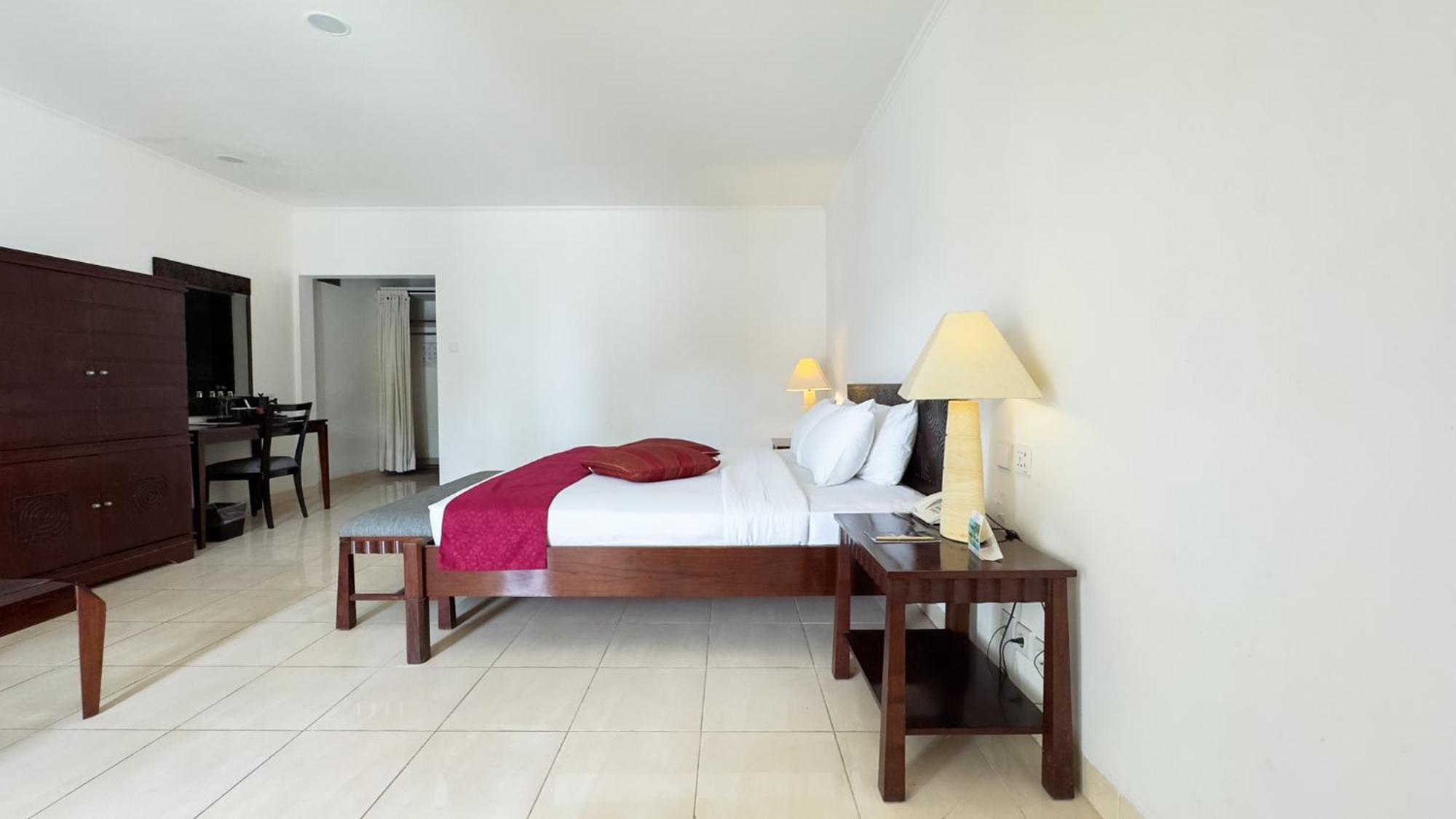 Legong Keraton Beach Hotel Canggu  Exterior photo