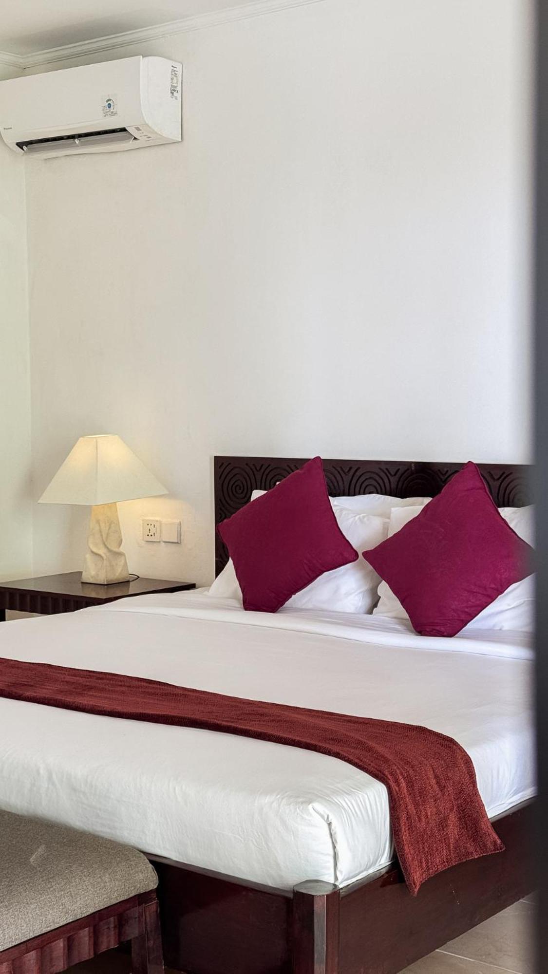 Legong Keraton Beach Hotel Canggu  Exterior photo