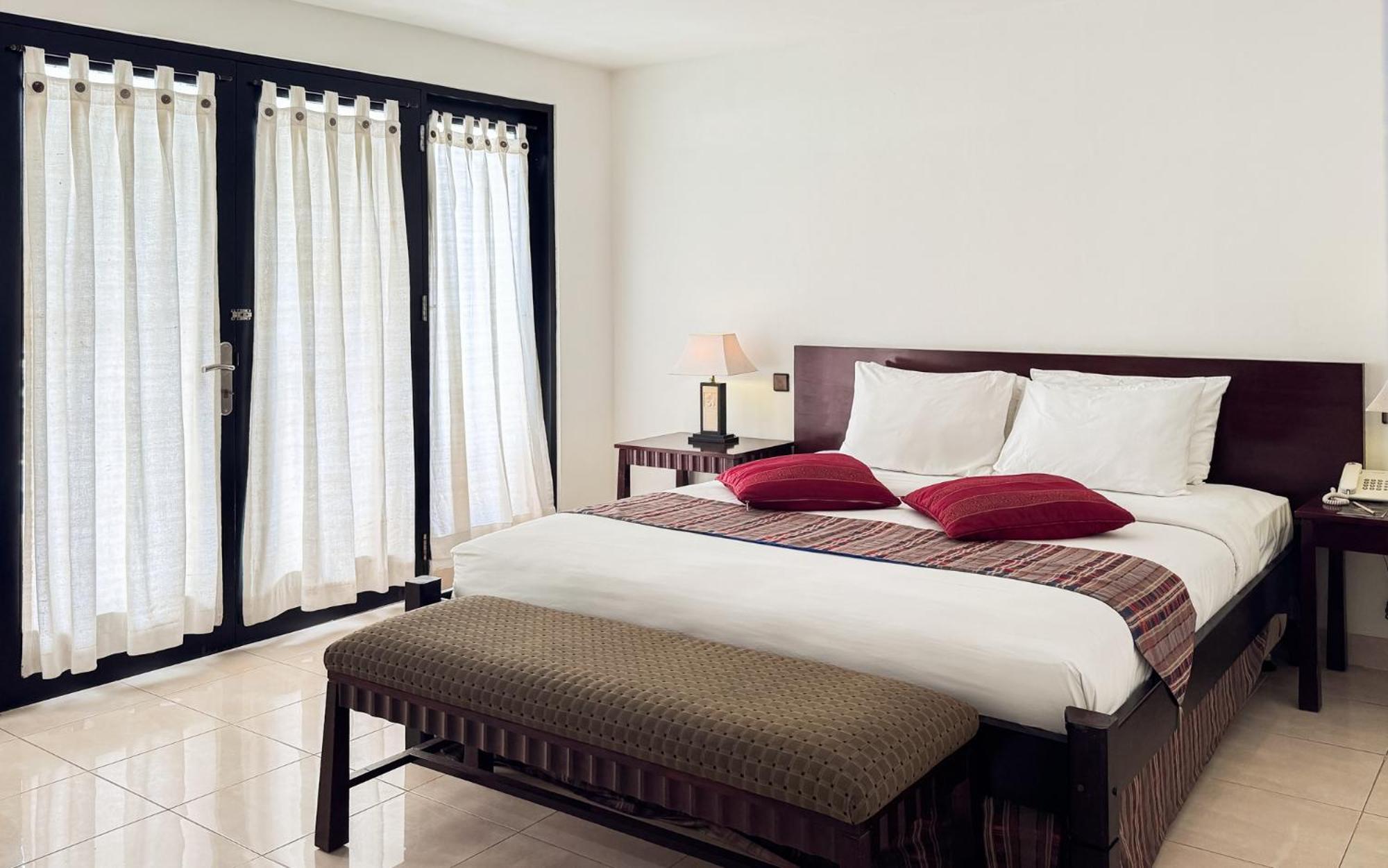 Legong Keraton Beach Hotel Canggu  Exterior photo