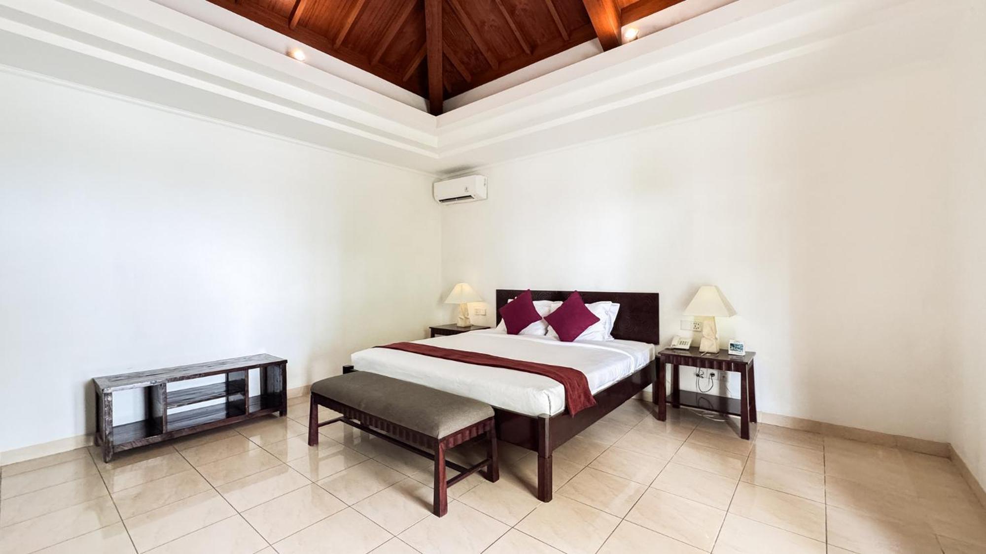 Legong Keraton Beach Hotel Canggu  Exterior photo