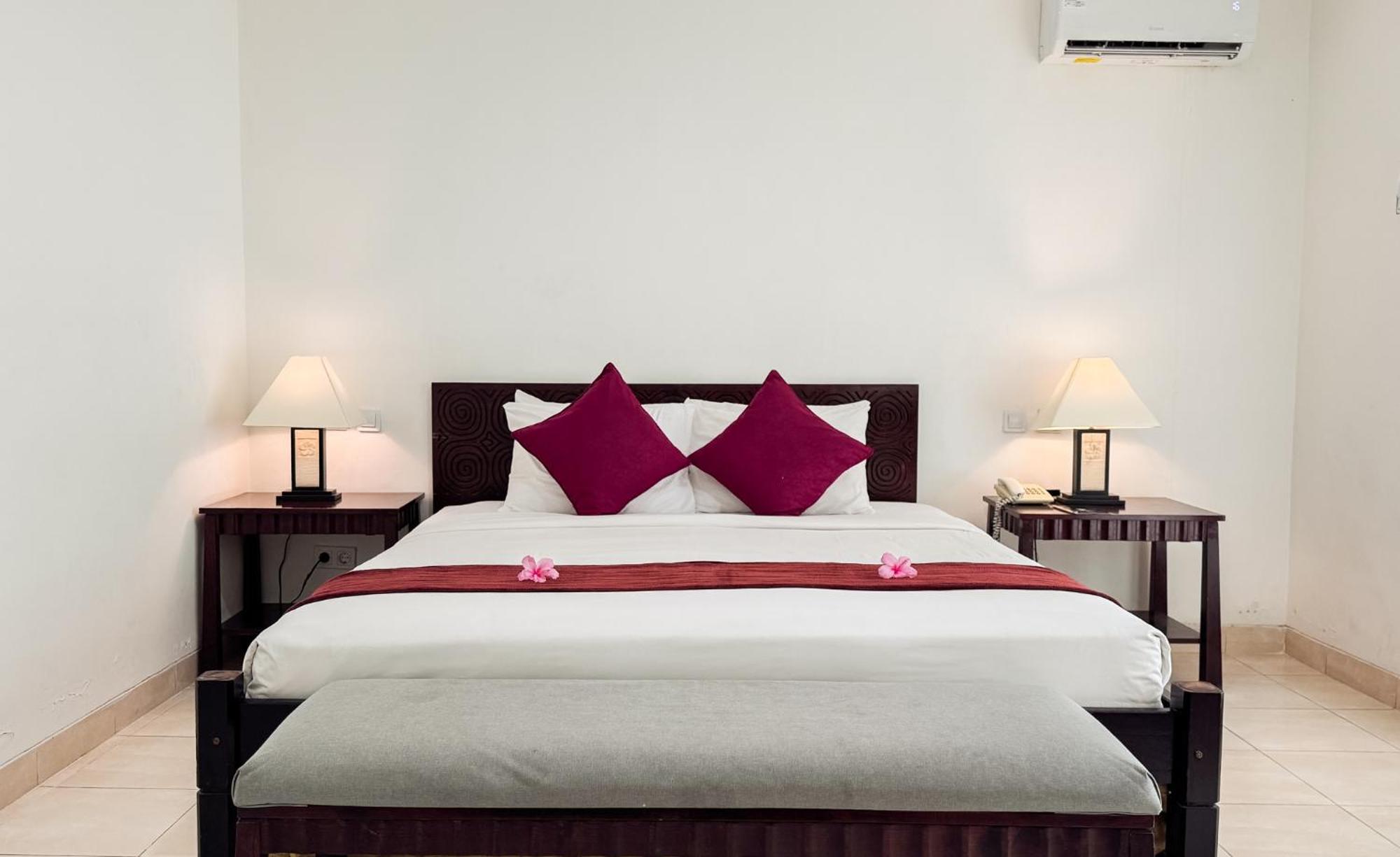 Legong Keraton Beach Hotel Canggu  Exterior photo