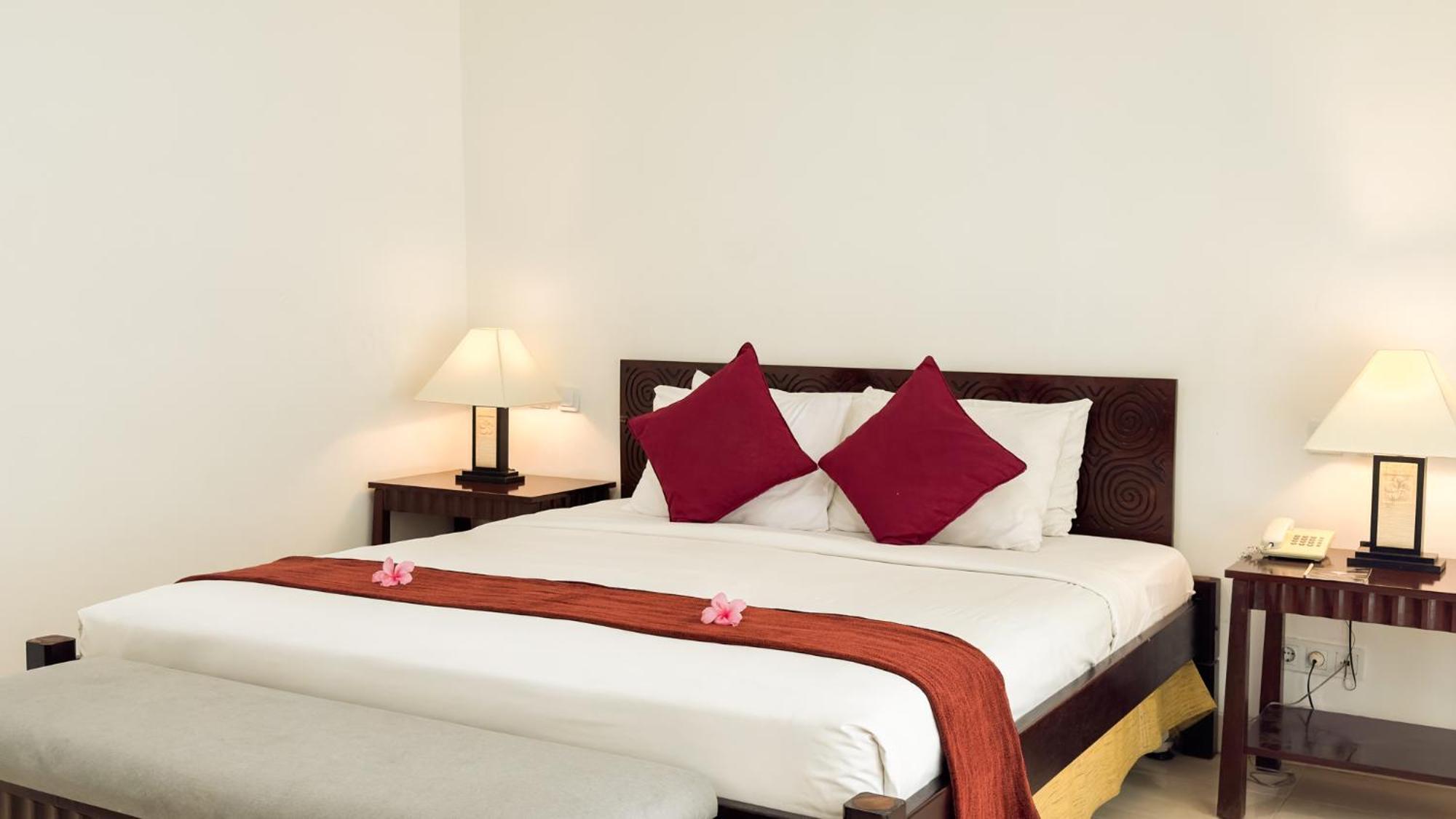 Legong Keraton Beach Hotel Canggu  Exterior photo