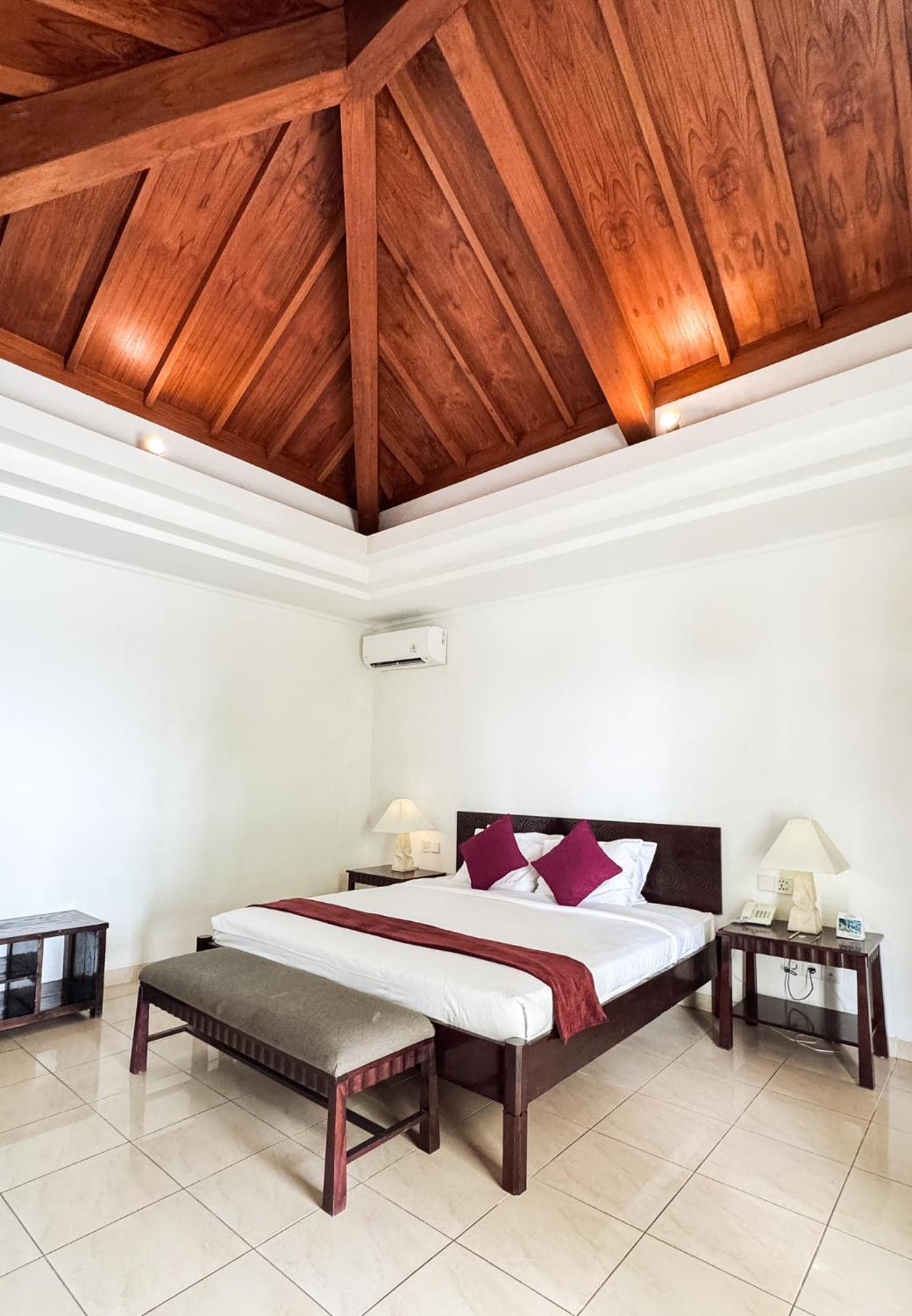 Legong Keraton Beach Hotel Canggu  Exterior photo