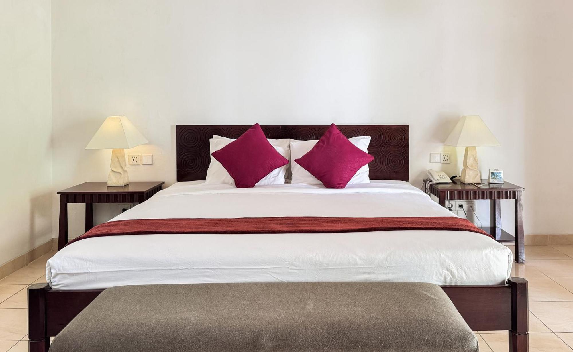 Legong Keraton Beach Hotel Canggu  Exterior photo