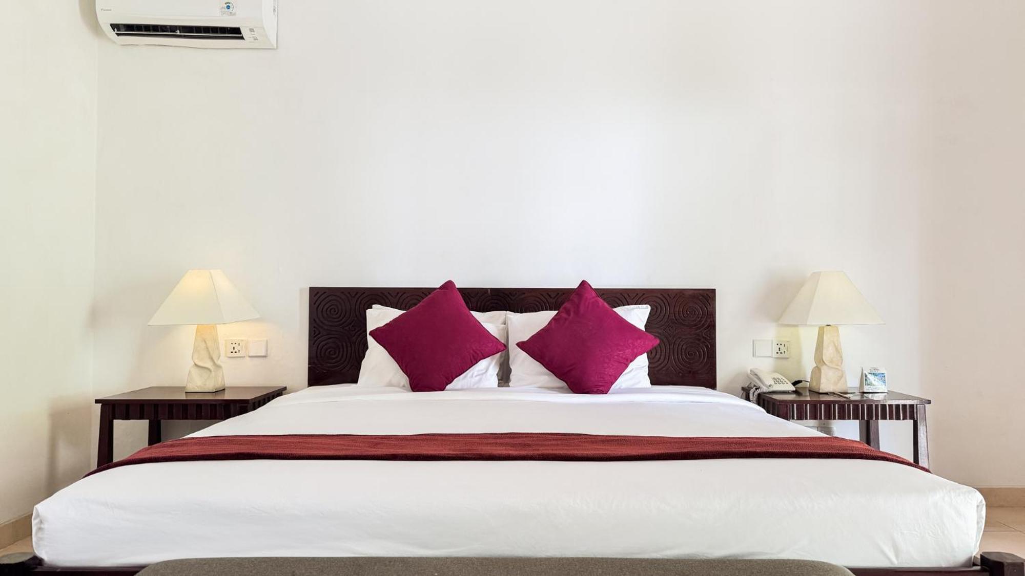 Legong Keraton Beach Hotel Canggu  Exterior photo
